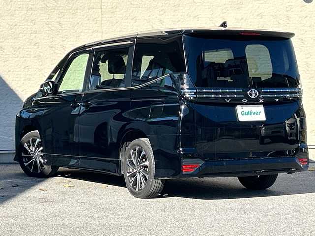 トヨタ ヴォクシー S－Z 滋賀県 2023(令5)年 0.9万km アティチュードブラックマイカ メーカーナビ　更新必要/　【AM・FM/DISC/TV/USB/Bluetooth】/バックカメラ/シートヒーター・エアシート/レーダークルーズコントロール/ブラインドスポットモニター/プリクラッシュセーフティー/プロアクティブドライビングアシスト/パーキングサポートブレーキ/リヤクロストラフィックアラート/パーキングアシスト/安心降車アシスト/ロードサインアシスト/レーンチェンジアシスト/フロントクロストラフィックアラート/両側パワースライドドア/電格ミラー/ウィンカーミラー/ドライブレコーダー/ETC2/0