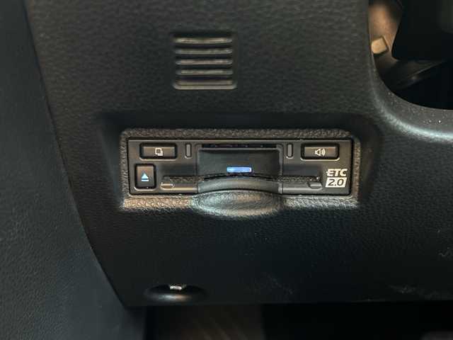 トヨタ ヴォクシー S－Z 滋賀県 2023(令5)年 0.9万km アティチュードブラックマイカ メーカーナビ　更新必要/　【AM・FM/DISC/TV/USB/Bluetooth】/バックカメラ/シートヒーター・エアシート/レーダークルーズコントロール/ブラインドスポットモニター/プリクラッシュセーフティー/プロアクティブドライビングアシスト/パーキングサポートブレーキ/リヤクロストラフィックアラート/パーキングアシスト/安心降車アシスト/ロードサインアシスト/レーンチェンジアシスト/フロントクロストラフィックアラート/両側パワースライドドア/電格ミラー/ウィンカーミラー/ドライブレコーダー/ETC2/0