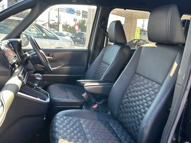 トヨタ ヴォクシー S－Z 滋賀県 2023(令5)年 0.9万km アティチュードブラックマイカ メーカーナビ　更新必要/　【AM・FM/DISC/TV/USB/Bluetooth】/バックカメラ/シートヒーター・エアシート/レーダークルーズコントロール/ブラインドスポットモニター/プリクラッシュセーフティー/プロアクティブドライビングアシスト/パーキングサポートブレーキ/リヤクロストラフィックアラート/パーキングアシスト/安心降車アシスト/ロードサインアシスト/レーンチェンジアシスト/フロントクロストラフィックアラート/両側パワースライドドア/電格ミラー/ウィンカーミラー/ドライブレコーダー/ETC2/0