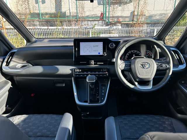 トヨタ ヴォクシー S－Z 滋賀県 2023(令5)年 0.9万km アティチュードブラックマイカ メーカーナビ　更新必要/　【AM・FM/DISC/TV/USB/Bluetooth】/バックカメラ/シートヒーター・エアシート/レーダークルーズコントロール/ブラインドスポットモニター/プリクラッシュセーフティー/プロアクティブドライビングアシスト/パーキングサポートブレーキ/リヤクロストラフィックアラート/パーキングアシスト/安心降車アシスト/ロードサインアシスト/レーンチェンジアシスト/フロントクロストラフィックアラート/両側パワースライドドア/電格ミラー/ウィンカーミラー/ドライブレコーダー/ETC2/0