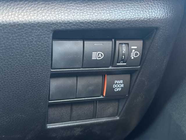 トヨタ ヴォクシー S－Z 滋賀県 2023(令5)年 0.9万km アティチュードブラックマイカ メーカーナビ　更新必要/　【AM・FM/DISC/TV/USB/Bluetooth】/バックカメラ/シートヒーター・エアシート/レーダークルーズコントロール/ブラインドスポットモニター/プリクラッシュセーフティー/プロアクティブドライビングアシスト/パーキングサポートブレーキ/リヤクロストラフィックアラート/パーキングアシスト/安心降車アシスト/ロードサインアシスト/レーンチェンジアシスト/フロントクロストラフィックアラート/両側パワースライドドア/電格ミラー/ウィンカーミラー/ドライブレコーダー/ETC2/0