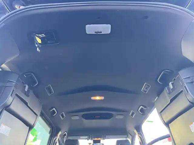 トヨタ ヴォクシー ZS 煌Ⅱ 静岡県 2019(令1)年 4.8万km ブラック エンジンスタートボタン/パワーステアリング/パワーウィンドウ/アイドリングストップ/スマートキー/スペアキー1本/WAC/レーダークルーズコントロール/ETC/バックカメラ/純正ナビ（CD/DVD/BT/フルセグ）/地図SDなし/三列シート/ドライブレコーダー/ウォークスルー/純正フロアマット/布シート/両側パワースライドドア/純正アルミホイール/ABS/横滑り防止装置/コーナーセンサー前後/レーンキープアシスト/オートライト/オートマチックハイビーム/LEDヘッドライト/Wエアバッグ/衝突軽減システム