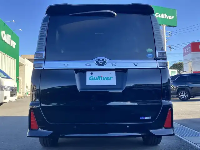 トヨタ ヴォクシー ZS 煌Ⅱ 静岡県 2019(令1)年 4.8万km ブラック エンジンスタートボタン/パワーステアリング/パワーウィンドウ/アイドリングストップ/スマートキー/スペアキー1本/WAC/レーダークルーズコントロール/ETC/バックカメラ/純正ナビ（CD/DVD/BT/フルセグ）/地図SDなし/三列シート/ドライブレコーダー/ウォークスルー/純正フロアマット/布シート/両側パワースライドドア/純正アルミホイール/ABS/横滑り防止装置/コーナーセンサー前後/レーンキープアシスト/オートライト/オートマチックハイビーム/LEDヘッドライト/Wエアバッグ/衝突軽減システム