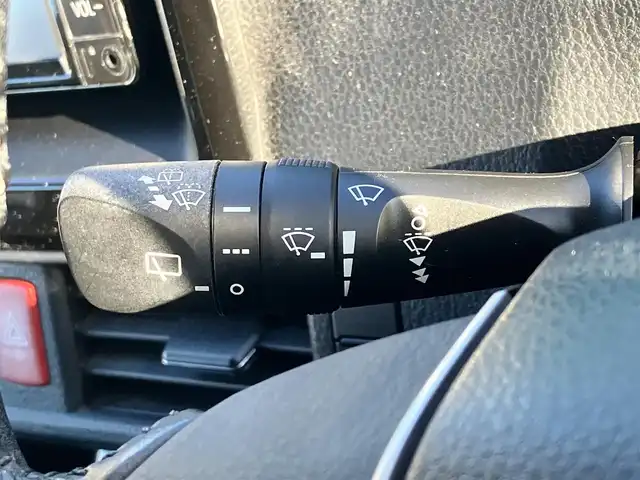 トヨタ ヴォクシー ZS 煌Ⅱ 静岡県 2019(令1)年 4.8万km ブラック エンジンスタートボタン/パワーステアリング/パワーウィンドウ/アイドリングストップ/スマートキー/スペアキー1本/WAC/レーダークルーズコントロール/ETC/バックカメラ/純正ナビ（CD/DVD/BT/フルセグ）/地図SDなし/三列シート/ドライブレコーダー/ウォークスルー/純正フロアマット/布シート/両側パワースライドドア/純正アルミホイール/ABS/横滑り防止装置/コーナーセンサー前後/レーンキープアシスト/オートライト/オートマチックハイビーム/LEDヘッドライト/Wエアバッグ/衝突軽減システム