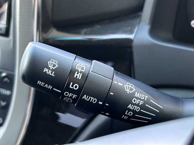 トヨタ ヴェルファイア 2．4Z Gエディション 鳥取県 2012(平24)年 6.7万km ホワイトパールクリスタルシャイン アドミレーションエアロ/社外20インチAW/社外ローダウン/クラジオ革調シートカバー/クラジオフロアマット/社外８インチワイドナビ/社外フリップダウンモニター/フルセグ・Bluetooth/バックカメラ/社外マフラーカッター/スマートキーx2個/両側パワースライド/パワーテールゲート/ウッドコンビハンドル/クルーズコントロール/クリアランスソナー/オートワイパー/オートリトラクトミラー/オートライト/キセノンライト/フォグライト/N席セカンドオットマン/前・セカンドパワーシート/nano-eエアコン/ETCユニット/保証書・取説