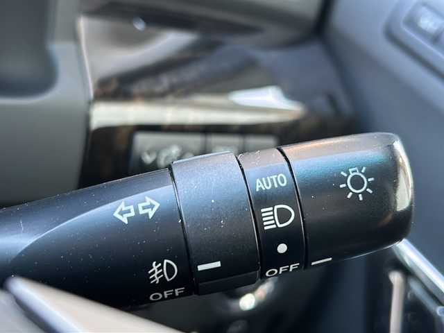トヨタ ヴェルファイア 2．4Z Gエディション 鳥取県 2012(平24)年 6.7万km ホワイトパールクリスタルシャイン アドミレーションエアロ/社外20インチAW/社外ローダウン/クラジオ革調シートカバー/クラジオフロアマット/社外８インチワイドナビ/社外フリップダウンモニター/フルセグ・Bluetooth/バックカメラ/社外マフラーカッター/スマートキーx2個/両側パワースライド/パワーテールゲート/ウッドコンビハンドル/クルーズコントロール/クリアランスソナー/オートワイパー/オートリトラクトミラー/オートライト/キセノンライト/フォグライト/N席セカンドオットマン/前・セカンドパワーシート/nano-eエアコン/ETCユニット/保証書・取説