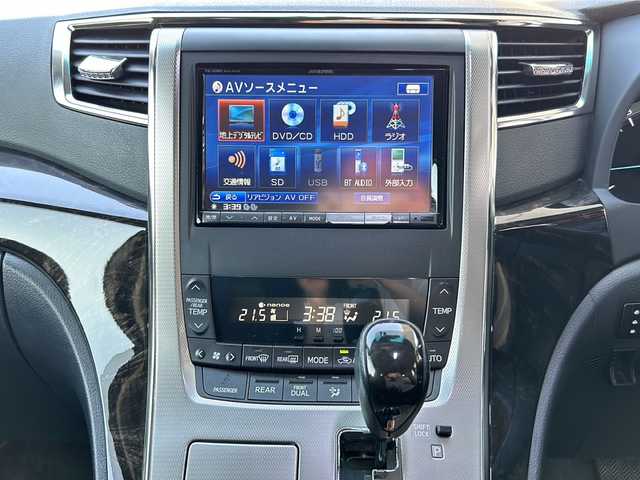 トヨタ ヴェルファイア 2．4Z Gエディション 鳥取県 2012(平24)年 6.7万km ホワイトパールクリスタルシャイン アドミレーションエアロ/社外20インチAW/社外ローダウン/クラジオ革調シートカバー/クラジオフロアマット/社外８インチワイドナビ/社外フリップダウンモニター/フルセグ・Bluetooth/バックカメラ/社外マフラーカッター/スマートキーx2個/両側パワースライド/パワーテールゲート/ウッドコンビハンドル/クルーズコントロール/クリアランスソナー/オートワイパー/オートリトラクトミラー/オートライト/キセノンライト/フォグライト/N席セカンドオットマン/前・セカンドパワーシート/nano-eエアコン/ETCユニット/保証書・取説