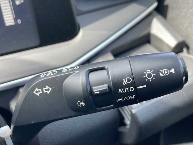 日産 ノート X FOUR 秋田県 2022(令4)年 7.4万km ピュアホワイトパール 純正ナビ/純正Bluetooth/フルセグ/全方位カメラ/ETC2.0/４WD/前席シートヒーター/前後コーナーセンサー/スペアキー