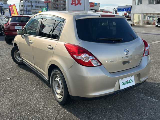 日産 ティーダ 15M SV +プラズマ 富山県 2012(平24)年 6.4万km シルキーベージュ ハーフレザーシート/純正メモリーナビ(MP311D-A)/DVD/BT/フルセグ/ビルトインETC/電動格納ミラー/オートライト/純正ドアバイザー/純正フロアマット/キーレス