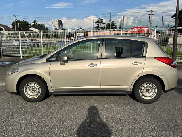 日産 ティーダ 15M SV +プラズマ 富山県 2012(平24)年 6.4万km シルキーベージュ ハーフレザーシート/純正メモリーナビ(MP311D-A)/DVD/BT/フルセグ/ビルトインETC/電動格納ミラー/オートライト/純正ドアバイザー/純正フロアマット/キーレス