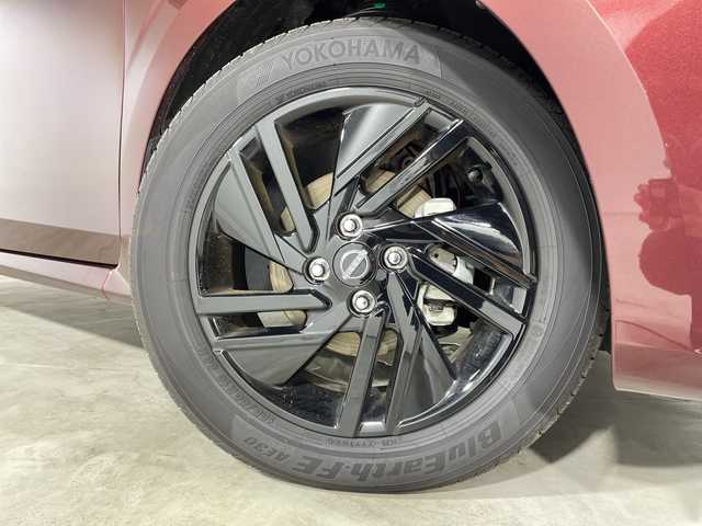 日産 ノート X 90周年記念車 福岡県 2024(令6)年 0.2万km バーガンディー 純正9インチナビ/・BT/フルセグTV/HDMI/AppleCarplay/・全方位モニター/エマージェンシーブレーキ/車線逸脱防止支援/速度標識/標識検知支援/オートハイビーム/ブラインドスポットモニター/クリアランスソナー/置くだけ充電/デジタルインナーミラー/革巻きステアリング/・ステアリングヒーター/・ステアリングリモコン/レザーシート/・シートヒーター/LEDヘッドライト/・オートライト/・フォグランプ/前方ドライブレコーダー/ETC2.0/純正16インチアルミホイール/純正フロアマット