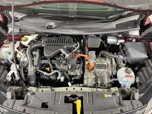 日産 ノート X 90周年記念車 福岡県 2024(令6)年 0.2万km バーガンディー 純正9インチナビ/・BT/フルセグTV/HDMI/AppleCarplay/・全方位モニター/エマージェンシーブレーキ/車線逸脱防止支援/速度標識/標識検知支援/オートハイビーム/ブラインドスポットモニター/クリアランスソナー/置くだけ充電/デジタルインナーミラー/革巻きステアリング/・ステアリングヒーター/・ステアリングリモコン/レザーシート/・シートヒーター/LEDヘッドライト/・オートライト/・フォグランプ/前方ドライブレコーダー/ETC2.0/純正16インチアルミホイール/純正フロアマット