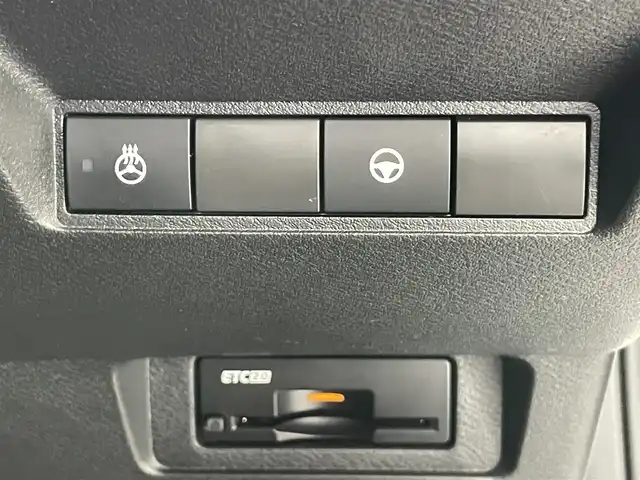 日産 オーラ ニスモ 愛知県 2022(令4)年 1.8万km ピュアホワイトパール 純正９型ナビＴＶ　ＨＤＭＩ　デジタルインナーミラー　全方位カメラ　プロパイロット　シートヒータ　ワイヤレス充電　純正ニスモスポイラー　電動パーキングブレーキ　ＬＥＤオートライト　オートホールド　ハンドル支援　エマージェンシーブレーキ　コーナーセンサー　ETC2.0　フォグランップ　禁煙車