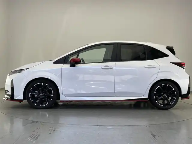 日産 オーラ ニスモ 愛知県 2022(令4)年 1.8万km ピュアホワイトパール 純正９型ナビＴＶ　ＨＤＭＩ　デジタルインナーミラー　全方位カメラ　プロパイロット　シートヒータ　ワイヤレス充電　純正ニスモスポイラー　電動パーキングブレーキ　ＬＥＤオートライト　オートホールド　ハンドル支援　エマージェンシーブレーキ　コーナーセンサー　ETC2.0　フォグランップ　禁煙車