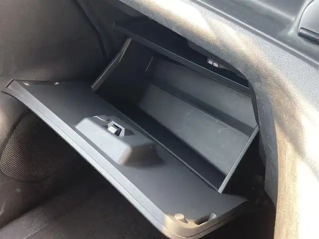 日産 セレナ ハイウェイスター プロパイロットED 静岡県 2016(平28)年 7.7万km ダイヤモンドブラック ビークルダイナミクスコントロール/ハンズフリースライドドア/社外SDナビ(CN-RE03WD)/　AM FM CD DVD Bluetooth/フルセグTV/バックモニター/オートヘッドライト/電動パーキングブレーキ/オートブレーキホールド/純正16インチアルミホイール/サンシェード/ドアバイザー/フロントフォグランプ/ワンオーナー/プロパイロット/　・アダプティブクルーズコントロール/　・レーンキープアシスト/社外ETC