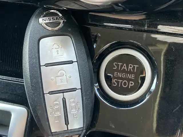 日産 セレナ ハイウェイスター プロパイロットED 静岡県 2016(平28)年 7.7万km ダイヤモンドブラック ビークルダイナミクスコントロール/ハンズフリースライドドア/社外SDナビ(CN-RE03WD)/　AM FM CD DVD Bluetooth/フルセグTV/バックモニター/オートヘッドライト/電動パーキングブレーキ/オートブレーキホールド/純正16インチアルミホイール/サンシェード/ドアバイザー/フロントフォグランプ/ワンオーナー/プロパイロット/　・アダプティブクルーズコントロール/　・レーンキープアシスト/社外ETC