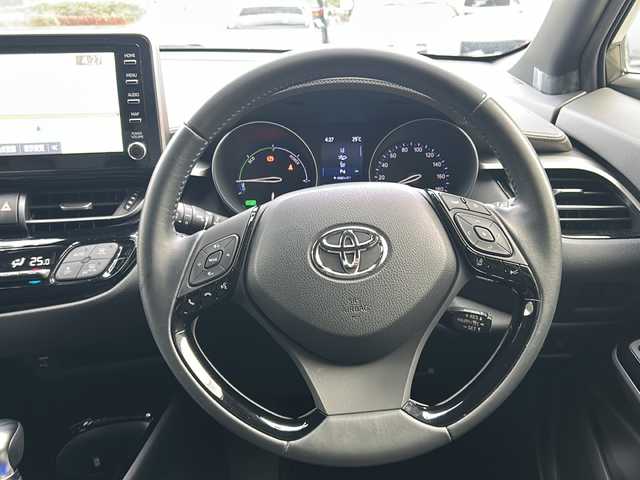 トヨタ Ｃ－ＨＲ G 愛知県 2020(令2)年 3.3万km オキサイドブロンズM ワンオーナー/純正ナビ/Bluetooth・AM・FM・USB・Miracast/パノラミックビューモニター/ハーフレザーシート/トヨタセーフティーセンス/・レーダークルーズコントロール/・クリアランスソナー/・プリクラッシュセーフティー/・レーンディパーチャーアラート/・ブラインドスポットモニター/・横滑り防止機能/・リヤクロストラフィックアラート/・パーキングサポートブレーキ/オートブレーキホールド/純正18インチAW/ビルトインETC2.0/オートハイビーム/ステアリングスイッチ/LEDヘッドライト/フォグランプ/ユピテル製前後ドライブレコーダー/純正フロアマット/純正ドアバイザー/ISOFIX/ディーラー整備記録簿/保証書/取扱説明書/スペアスマートキー