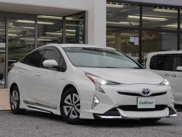 トヨタ プリウス S 千葉県 2016(平28)年 5.7万km ホワイトパールクリスタルシャイン F・S・Rエアロパーツ/・LEDデイライト付/カロッツェリアナビゲーション/・TV/バックカメラ/ETC/LEDヘッドライト/LEDフォグ/純正フロアマット/純正ドアバイザー/革巻ステアリング(シワ有り)/ステアリングリモコン付/車検　令和９年５月２４日まで