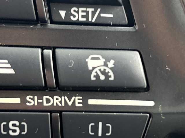 スバル レヴォーグ 1．6GT－S アイサイト 福島県 2015(平27)年 4.2万km クリスタルホワイトP /禁煙車　//アイサイト　//４ＷＤ　//純正７インチナビ(CN-LR700D)/CD・DVD・MSV・BT・フルセグTV//レーダークルーズコントロール　//シートヒーター(D/N)　//パワーシート(D/N)　//バックカメラ　//ビルトインＥＴＣ　//社外エアロ　//スマートキー　//ＬＥＤヘッドライト　//レザーシート