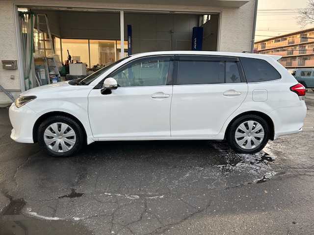 トヨタ カローラ フィールダー 1．5G 道東・釧路十勝 2015(平27)年 3.1万km スーパーホワイトⅡ トヨタセーフティーセンス/カーテンエアバッグ/純正オーディオ/CD/USB/AUX/デアイサー/ナノイー/前後ドライブレコーダー/社外エンジンスターター/社外アルミ付夏タイヤ積込