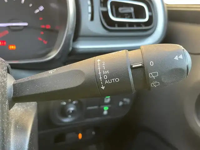 シトロエン Ｃ３ シャイン 千葉県 2018(平30)年 4.5万km オレンジ 衝突軽減ブレーキ/レーンキープアシスト/ブラインドスポットモニター/クルーズコントロール/純正メーカーディスプレイナビ/・BT/USB/バックカメラ/ステアリングスイッチ/ETC/LEDヘッドライト/オートライト/フォグライト/スマートキー/プッシュスタート/フロアマット/純正16インチAW