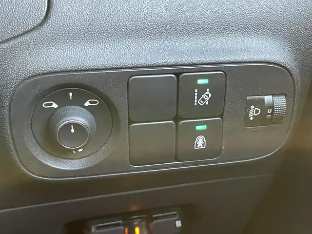 シトロエン Ｃ３ シャイン 千葉県 2018(平30)年 4.5万km オレンジ 衝突軽減ブレーキ/レーンキープアシスト/ブラインドスポットモニター/クルーズコントロール/純正メーカーディスプレイナビ/・BT/USB/バックカメラ/ステアリングスイッチ/ETC/LEDヘッドライト/オートライト/フォグライト/スマートキー/プッシュスタート/フロアマット/純正16インチAW