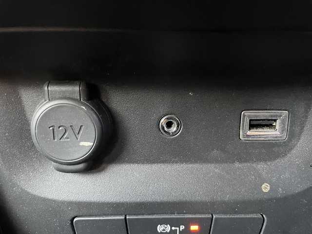 シトロエン Ｃ３ シャイン 千葉県 2018(平30)年 4.5万km オレンジ 衝突軽減ブレーキ/レーンキープアシスト/ブラインドスポットモニター/クルーズコントロール/純正メーカーディスプレイナビ/・BT/USB/バックカメラ/ステアリングスイッチ/ETC/LEDヘッドライト/オートライト/フォグライト/スマートキー/プッシュスタート/フロアマット/純正16インチAW