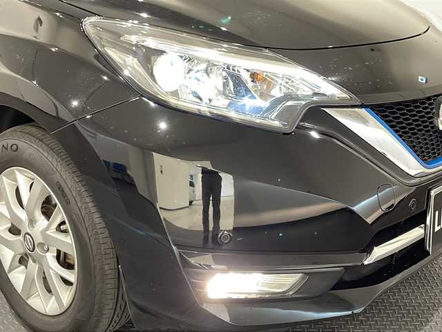 日産 ノート e－パワー メダリスト 新潟県 2019(令1)年 3.7万km スーパーブラック ワンオーナー/インテリジェントアラウンドビューモニター/インテリジェントルームミラー/インテリジェントエマージェンシーブレーキ/車線逸脱警報/レーダークルーズコントロール/社外SDナビ(フルセグTV/CD/DVD/BT/USB)/フロント＆バックソナー/アイドリングストップ/ヒルスタートアシスト/ヒーター付ドアミラー/LEDヘッドライト/純正15インチアルミホイール/ドライブレコーダー/ETC/ハーフレザーシート/インテリキー