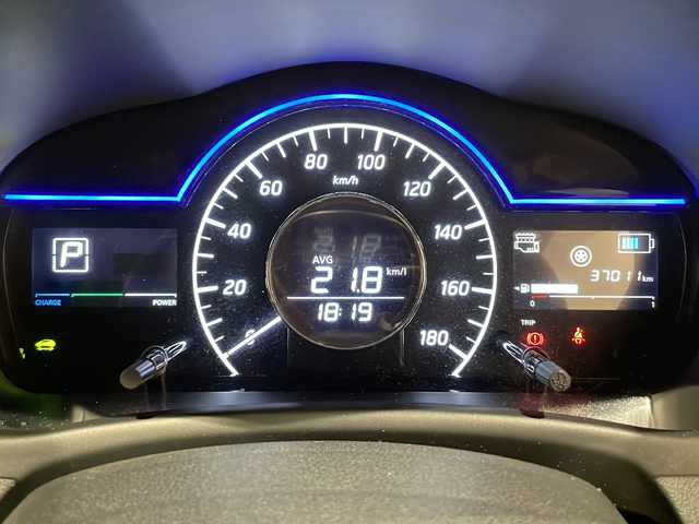 日産 ノート e－パワー メダリスト 新潟県 2019(令1)年 3.7万km スーパーブラック ワンオーナー/インテリジェントアラウンドビューモニター/インテリジェントルームミラー/インテリジェントエマージェンシーブレーキ/車線逸脱警報/レーダークルーズコントロール/社外SDナビ(フルセグTV/CD/DVD/BT/USB)/フロント＆バックソナー/アイドリングストップ/ヒルスタートアシスト/ヒーター付ドアミラー/LEDヘッドライト/純正15インチアルミホイール/ドライブレコーダー/ETC/ハーフレザーシート/インテリキー
