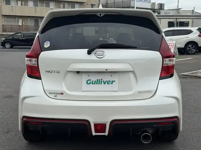 日産 ノート ニスモS 千葉県 2018(平30)年 5.1万km ブリリアントホワイトパール 5MT/純正SDナビ/フルセグTV/Bluetooth/バックカメラ/NISMO専用シート/NISMO専用ペダル/純正17インチAW/LEDライト/ETC/スマートキー