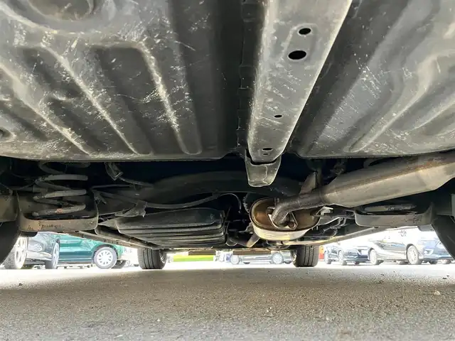 トヨタ ヴォクシー ハイブリッド V 静岡県 2014(平26)年 11.8万km ブラック エンジンスタートボタン/パワーステアリング/パワーウィンドウ/アイドリングストップ/スマートキー/Wオートエアコン/クルーズコントロール/ALPINE製11インチナビ（CD/DVD/BT/フルセグ）/ALPINE製10.2インチ後席モニター/バックカメラ/フロアマット/三列シート/ウォークスルー/D席N席シートヒーター/布シート/両側パワースライドドア/社外アルミホイール/ABS/オートライト/W+サイドエアバッグ/カーテンエアバッグ/衝突軽減システム