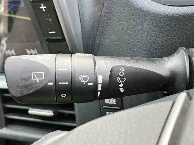 トヨタ ヴォクシー ハイブリッド V 静岡県 2014(平26)年 11.8万km ブラック エンジンスタートボタン/パワーステアリング/パワーウィンドウ/アイドリングストップ/スマートキー/Wオートエアコン/クルーズコントロール/ALPINE製11インチナビ（CD/DVD/BT/フルセグ）/ALPINE製10.2インチ後席モニター/バックカメラ/フロアマット/三列シート/ウォークスルー/D席N席シートヒーター/布シート/両側パワースライドドア/社外アルミホイール/ABS/オートライト/W+サイドエアバッグ/カーテンエアバッグ/衝突軽減システム