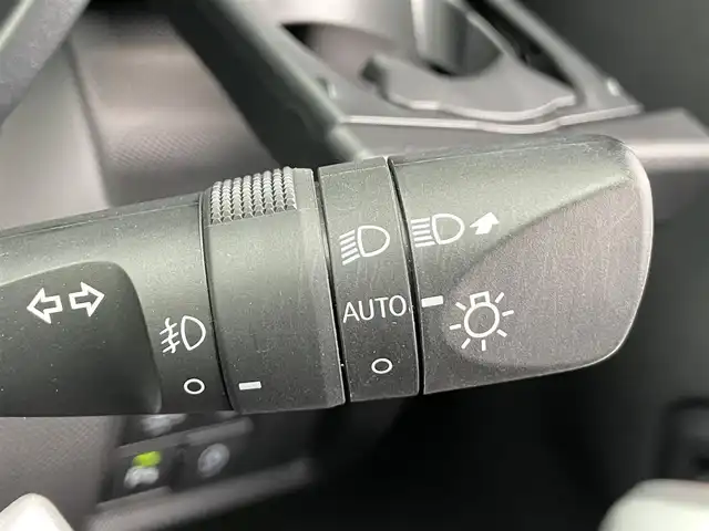 トヨタ ライズ Z 香川県 2020(令2)年 3.1万km ナチュラルベージュマイカM 衝突軽減ブレーキ/車線逸脱警報/純正9型ディスプレイオーディオ/バックカメラ/フルセグ/シートヒーター/革巻きステアリング/ステアリングリモコン/レーダークルーズコントロール/LEDライト/LEDフォグライト/スマートキー/プッシュスタート/スペアキー/純正17インチアルミ