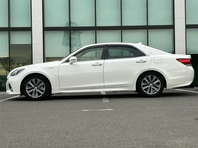 トヨタ クラウン ハイブリッド アスリートS 和歌山県 2017(平29)年 6.9万km ホワイトパールクリスタルシャイン 純正ナビ/フルセグTV/バックカメラ/プリクラッシュセーフティー/レーダークルーズコントロール/パワーシート/シートヒーター/ステアリングヒーター/ドライブレコーダー/純正アルミホイール/純正フロアマット/LEDヘッドライト/オートライト