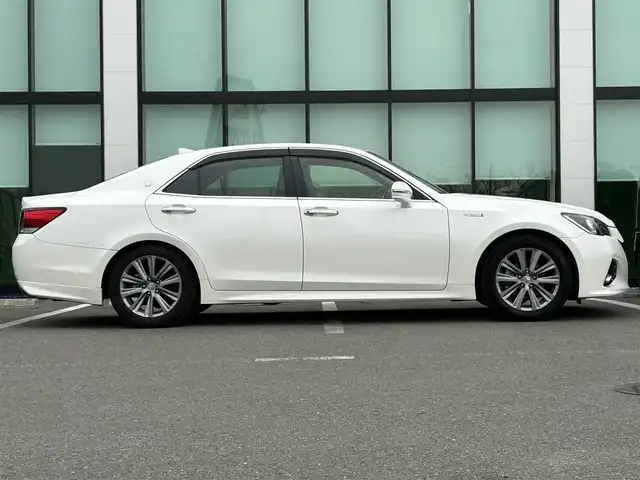 トヨタ クラウン ハイブリッド アスリートS 和歌山県 2017(平29)年 6.9万km ホワイトパールクリスタルシャイン 純正ナビ/フルセグTV/バックカメラ/プリクラッシュセーフティー/レーダークルーズコントロール/パワーシート/シートヒーター/ステアリングヒーター/ドライブレコーダー/純正アルミホイール/純正フロアマット/LEDヘッドライト/オートライト