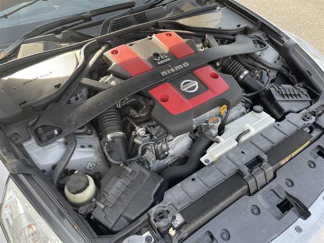 日産 フェアレディ Ｚ バージョンNISMO 神奈川県 2010(平22)年 4.1万km ブリリアントシルバー 6速MT/メーカーオプションナビ/ワンセグTV/Bluetooth/MOMOステアリング/ETC/純正アルミホイール/社外フロアマット/保証書/取扱説明書/スマートキー/スペアキー×1