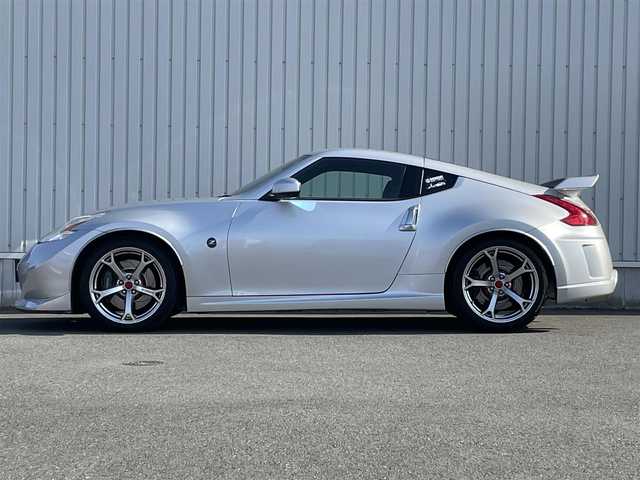 日産 フェアレディ Ｚ バージョンNISMO 神奈川県 2010(平22)年 4.1万km ブリリアントシルバー 6速MT/メーカーオプションナビ/ワンセグTV/Bluetooth/MOMOステアリング/ETC/純正アルミホイール/社外フロアマット/保証書/取扱説明書/スマートキー/スペアキー×1
