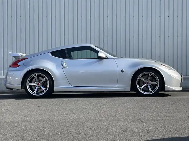 日産 フェアレディ Ｚ バージョンNISMO 神奈川県 2010(平22)年 4.1万km ブリリアントシルバー 6速MT/メーカーオプションナビ/ワンセグTV/Bluetooth/MOMOステアリング/ETC/純正アルミホイール/社外フロアマット/保証書/取扱説明書/スマートキー/スペアキー×1