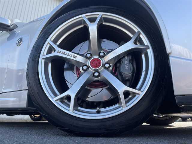 日産 フェアレディ Ｚ バージョンNISMO 神奈川県 2010(平22)年 4.1万km ブリリアントシルバー 6速MT/メーカーオプションナビ/ワンセグTV/Bluetooth/MOMOステアリング/ETC/純正アルミホイール/社外フロアマット/保証書/取扱説明書/スマートキー/スペアキー×1