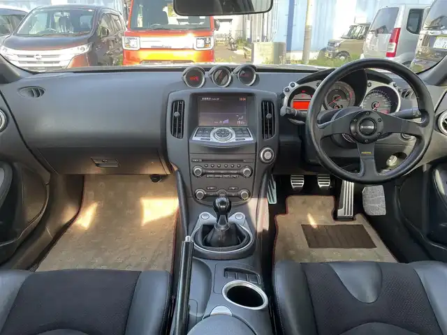 日産 フェアレディ Ｚ バージョンNISMO 神奈川県 2010(平22)年 4.1万km ブリリアントシルバー 6速MT/メーカーオプションナビ/ワンセグTV/Bluetooth/MOMOステアリング/ETC/純正アルミホイール/社外フロアマット/保証書/取扱説明書/スマートキー/スペアキー×1