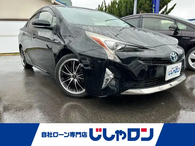 トヨタ プリウス S 和歌山県 2017(平29)年 11万km アティチュードブラックマイカ (株)IDOMが運営する【じしゃロン和歌山店】の自社ローン専用車両になります。こちらは現金またはオートローンご利用時の価格です。自社ローンご希望の方は別途その旨お申付け下さい/社外ナビ(KENWOOD)/バックカメラ/スマートキー/プッシュスタート /ビルトインETC/社外アルミホイール