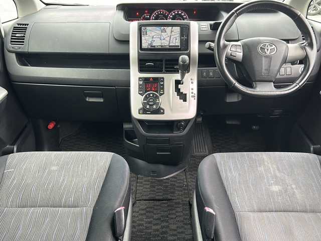 トヨタ ヴォクシー ZS 煌 沖縄県 2011(平23)年 11.2万km ダークバイオレットマイカメタリック 純正ナビ・TV・Bluetooth・CD・DVD/両側パワースライドドア/バックカメラ/ETC/オートライト