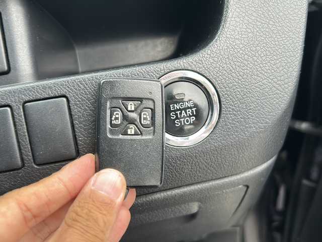 トヨタ ヴォクシー ZS 煌 沖縄県 2011(平23)年 11.2万km ダークバイオレットマイカメタリック 純正ナビ・TV・Bluetooth・CD・DVD/両側パワースライドドア/バックカメラ/ETC/オートライト