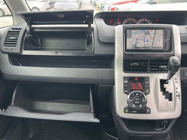 トヨタ ヴォクシー ZS 煌 沖縄県 2011(平23)年 11.2万km ダークバイオレットマイカメタリック 純正ナビ・TV・Bluetooth・CD・DVD/両側パワースライドドア/バックカメラ/ETC/オートライト