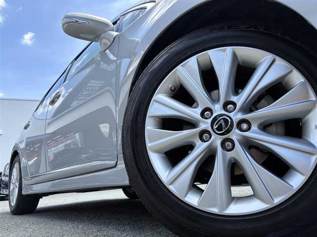 レクサス ＨＳ 250h バージョンI 熊本県 2013(平25)年 14.1万km ムーンライトオパール 純正ＨＤＤナビ/【フルセグTV/CD/DVD/SD/USB/AUX/BT】/バックカメラ/クルーズコントロール/純正17インチAW/コーナーセンサー/革シート/前席パワーシート（D席メモリ付）/前席シートヒーター/前席シートクーラー/ドライブレコーダー/ＬＥＤヘッドライト/オートライト/フォグランプ/ビルトインＥＴＣ/ステアリングリモコン/純正フロアマット/純正ドアバイザー