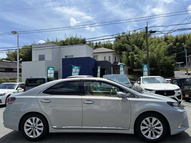 レクサス ＨＳ 250h バージョンI 熊本県 2013(平25)年 14.1万km ムーンライトオパール 純正ＨＤＤナビ/【フルセグTV/CD/DVD/SD/USB/AUX/BT】/バックカメラ/クルーズコントロール/純正17インチAW/コーナーセンサー/革シート/前席パワーシート（D席メモリ付）/前席シートヒーター/前席シートクーラー/ドライブレコーダー/ＬＥＤヘッドライト/オートライト/フォグランプ/ビルトインＥＴＣ/ステアリングリモコン/純正フロアマット/純正ドアバイザー