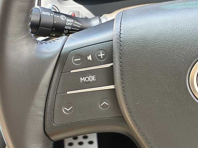 レクサス ＨＳ 250h バージョンI 熊本県 2013(平25)年 14.1万km ムーンライトオパール 純正ＨＤＤナビ/【フルセグTV/CD/DVD/SD/USB/AUX/BT】/バックカメラ/クルーズコントロール/純正17インチAW/コーナーセンサー/革シート/前席パワーシート（D席メモリ付）/前席シートヒーター/前席シートクーラー/ドライブレコーダー/ＬＥＤヘッドライト/オートライト/フォグランプ/ビルトインＥＴＣ/ステアリングリモコン/純正フロアマット/純正ドアバイザー