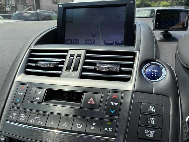 レクサス ＨＳ 250h バージョンI 熊本県 2013(平25)年 14.1万km ムーンライトオパール 純正ＨＤＤナビ/【フルセグTV/CD/DVD/SD/USB/AUX/BT】/バックカメラ/クルーズコントロール/純正17インチAW/コーナーセンサー/革シート/前席パワーシート（D席メモリ付）/前席シートヒーター/前席シートクーラー/ドライブレコーダー/ＬＥＤヘッドライト/オートライト/フォグランプ/ビルトインＥＴＣ/ステアリングリモコン/純正フロアマット/純正ドアバイザー