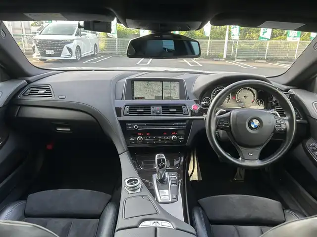 ＢＭＷ ６４０ｉ グランクーペ Mスポーツ 群馬県 2013(平25)年 6.9万km アルピンホワイトⅢ ターボ/純正HDDナビ/（CD/DVD/Bluetooth/AUX/USB/フルセグ）/バックカメラ/サンルーフ/ハーフレザーシート/前席パワーシート/シートヒーター/クルーズコントロール/オートブレーキホールド/プッシュスタート/アイドリングストップ/前後ドライブレコーダー/オートライト/オートエアコン/GPSレーダー/ステアリングスイッチ/パドルシフト/社外フロアマット/純正19インチAW/クリアランスソナー/LEDヘッドライト/Fグリル積込/H＆Rダウンサス積込/スペアキー×1