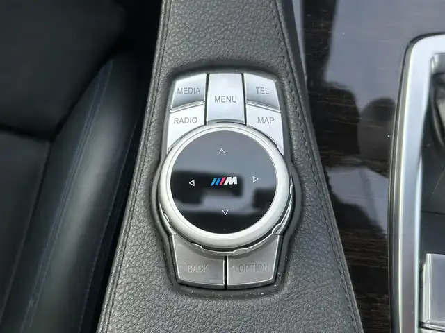 ＢＭＷ ６４０ｉ グランクーペ Mスポーツ 群馬県 2013(平25)年 6.9万km アルピンホワイトⅢ ターボ/純正HDDナビ/（CD/DVD/Bluetooth/AUX/USB/フルセグ）/バックカメラ/サンルーフ/ハーフレザーシート/前席パワーシート/シートヒーター/クルーズコントロール/オートブレーキホールド/プッシュスタート/アイドリングストップ/前後ドライブレコーダー/オートライト/オートエアコン/GPSレーダー/ステアリングスイッチ/パドルシフト/社外フロアマット/純正19インチAW/クリアランスソナー/LEDヘッドライト/Fグリル積込/H＆Rダウンサス積込/スペアキー×1